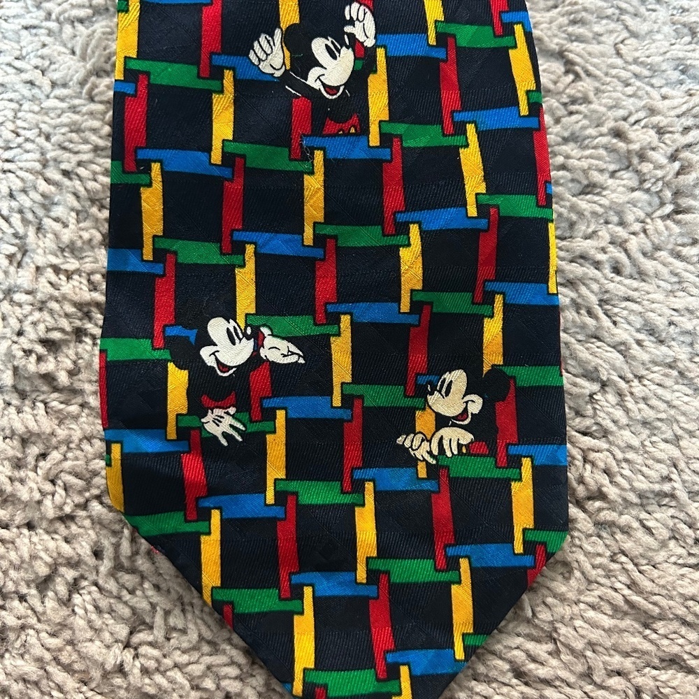 Vintage Mickey Mouse 100% silk tie‎ 4” wide